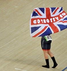 Laura Trott cycles to victory
